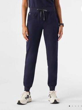 Figs Zamora Jogger Scrub Pant in Navy